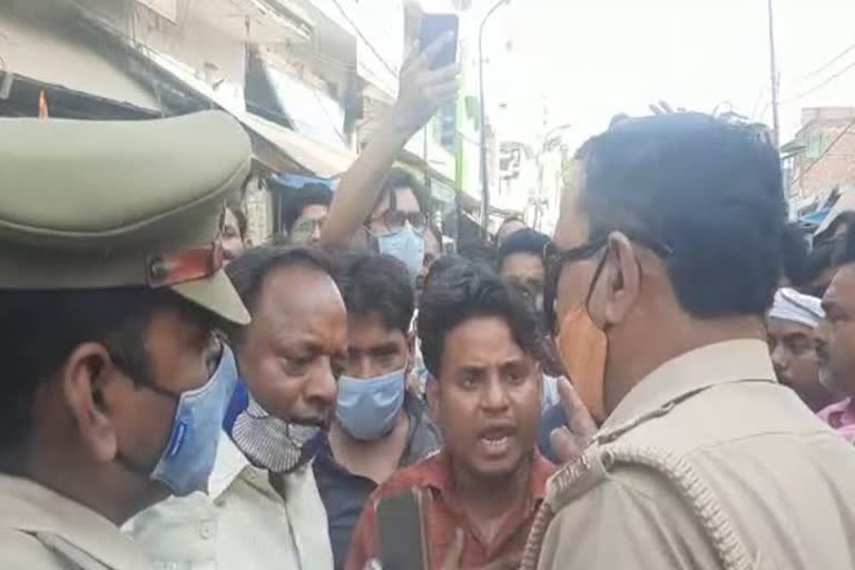 People blocked road in farrukhabad