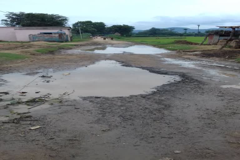 Shivadih-Palandu road transformed into pits in Hazaribag