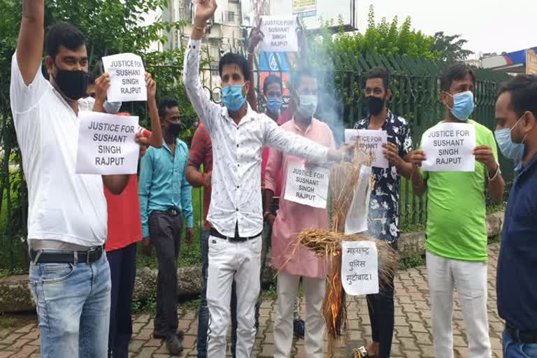 People burnt effigy against Maharashtra police in Sushant Singh murder case at jamshedpur