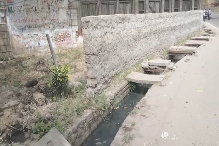 Open drain giving Feast on accidents near the main road of Mehrauli in delhi 