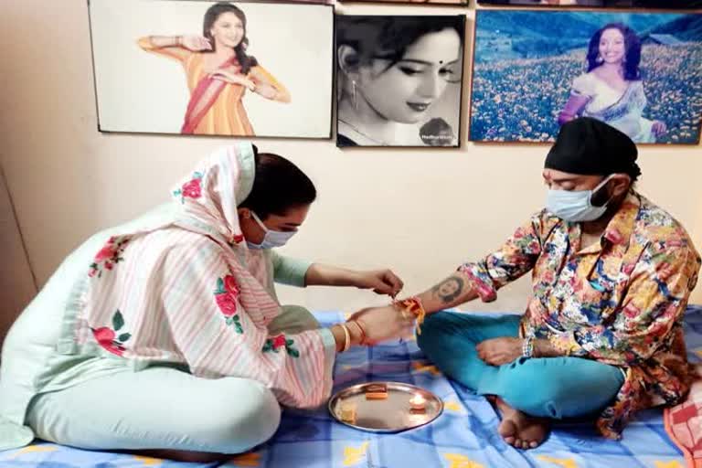 105 sisters tied rakhi to Madhuri Dixit Fan Pappu Sardar