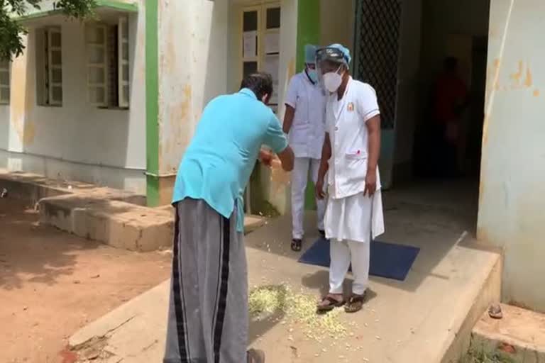 lawyer -sprinkled Flower at the nurse's feet in pudukkottai