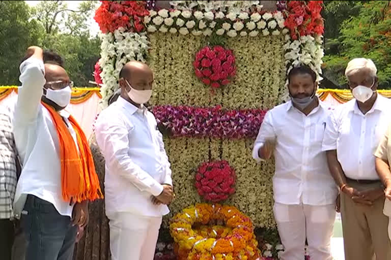 bjp state president bandi sanjay participated in state formation day celebrations at gunpark and criticize kcr ruling