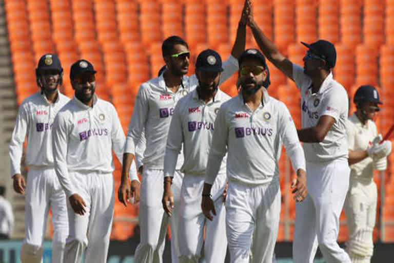 انگلینڈ کے دورے پر جانے والی بھارتی ٹیم کورنٹائن 