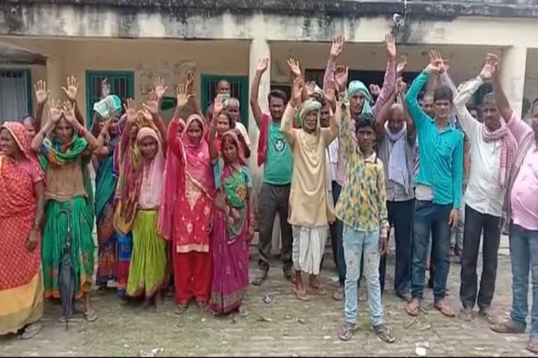 Flood victims protest