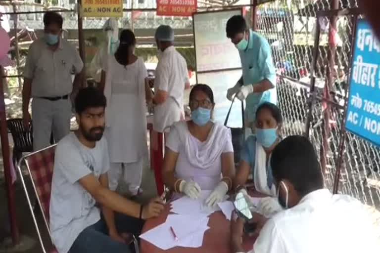 Corona testing camp set up in Dhanbad bus stand