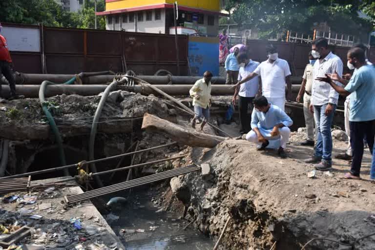 गाळ पालिका मुख्यालयासमोर टाकणार