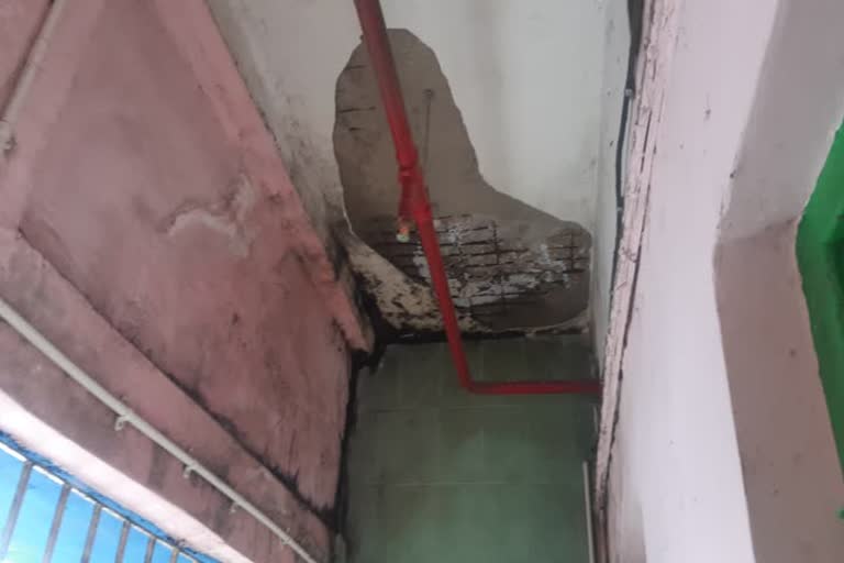 Broken celling  parts of jalpaiguri sadar hospital 