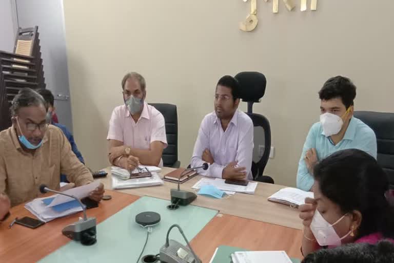  Gumla DC held Review meeting with bdo