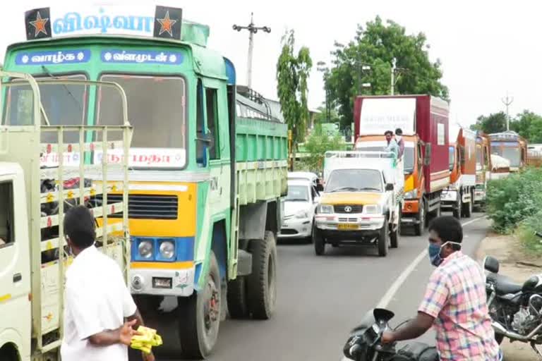 Puducherry govt prohibits tamilnadu vechicles to enter into the state border