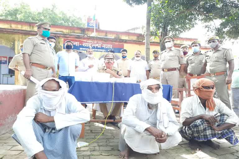 पुलिस ने किया चोरों को गिरफ्तार