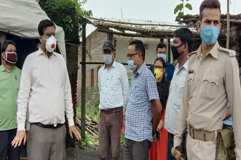 DC inspects Mirzachowki checknaka in Sahibganj