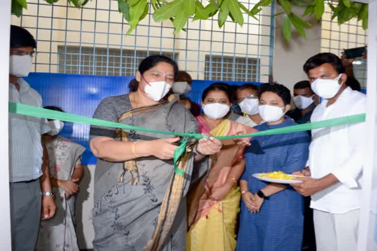 minister sathayavathi rathod, garla corona isolation center 