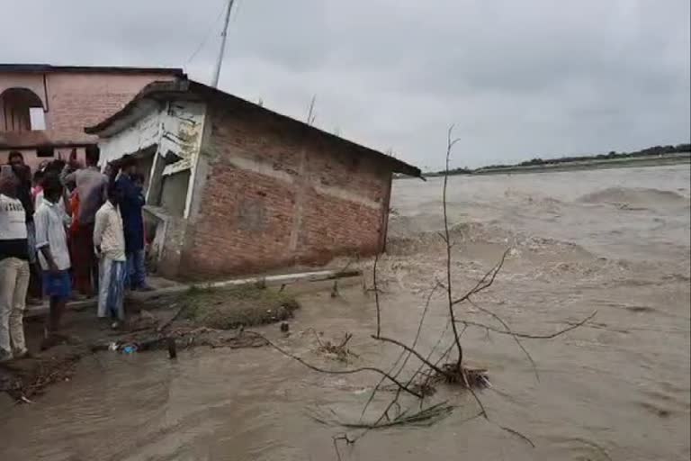 people faces many problems due to heavy rain