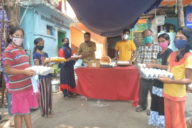 Vivekananda society donate eggs