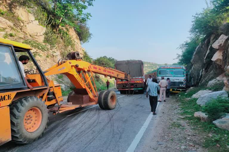 Truck and trailer collision in rajsamand, truck driver dies in accident 