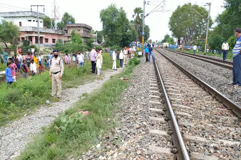 couple committed suicide by jumping in front of train