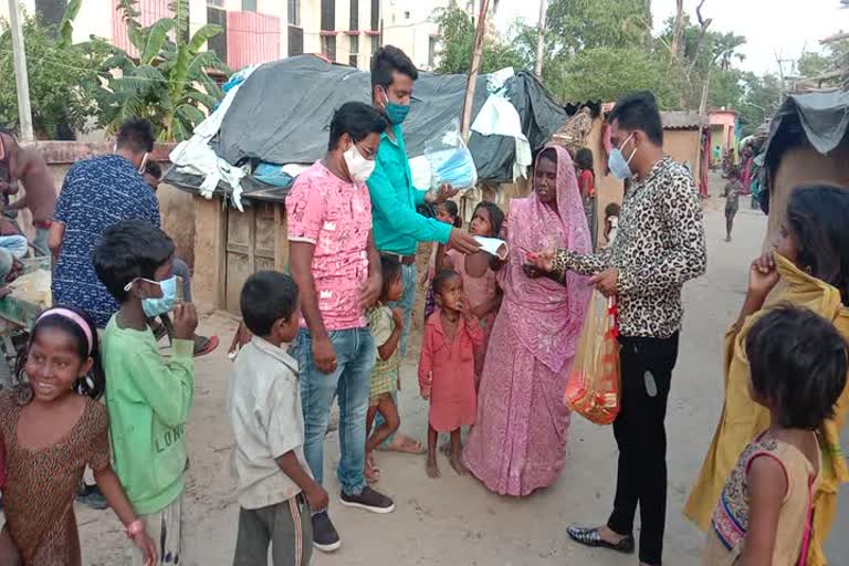 Social workers distribute masks