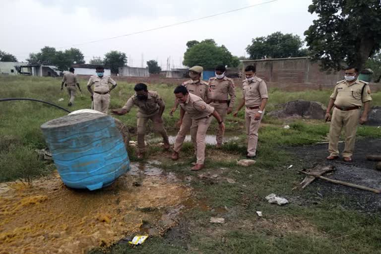 शराब माफियाओं के खिलाफ पुलिस की बड़ी कार्रवाई. 