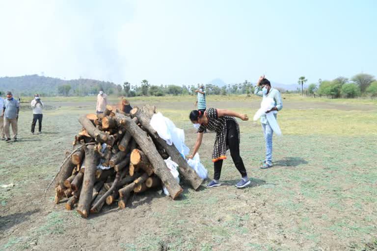  funeral for the covid dead body