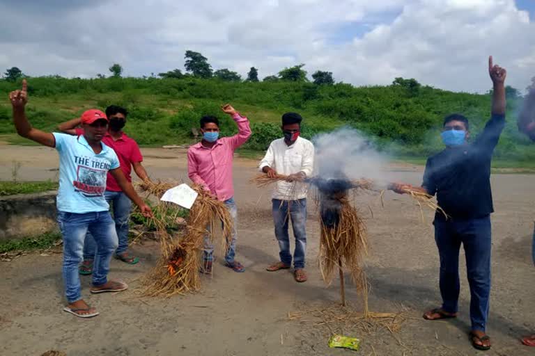 Burnt effigy of MP and MLA in Dhanbad