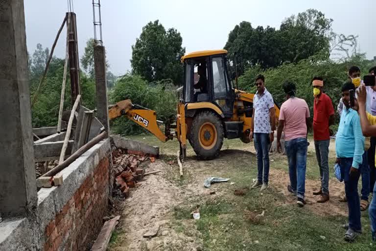 illegal construction of government land