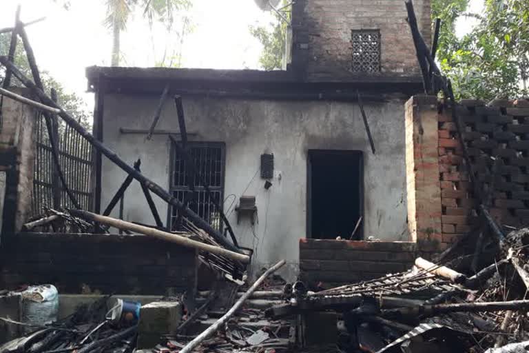 A house Incinerated in deganga