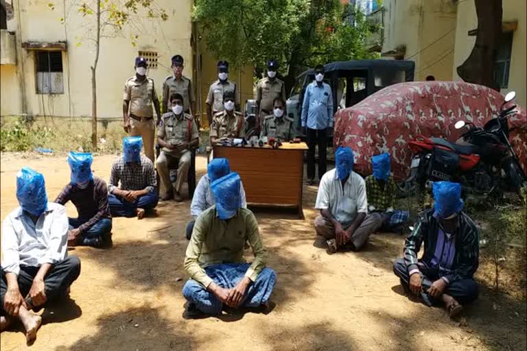 kadapa police ride on matka centre