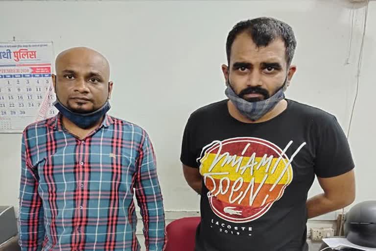 2 smugglers arrested with cocaine in Raipur