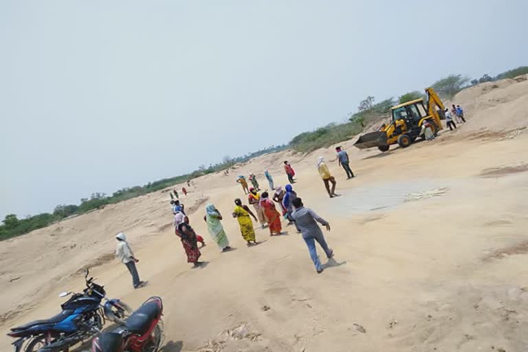 villagers protests at bikkeru vaagu