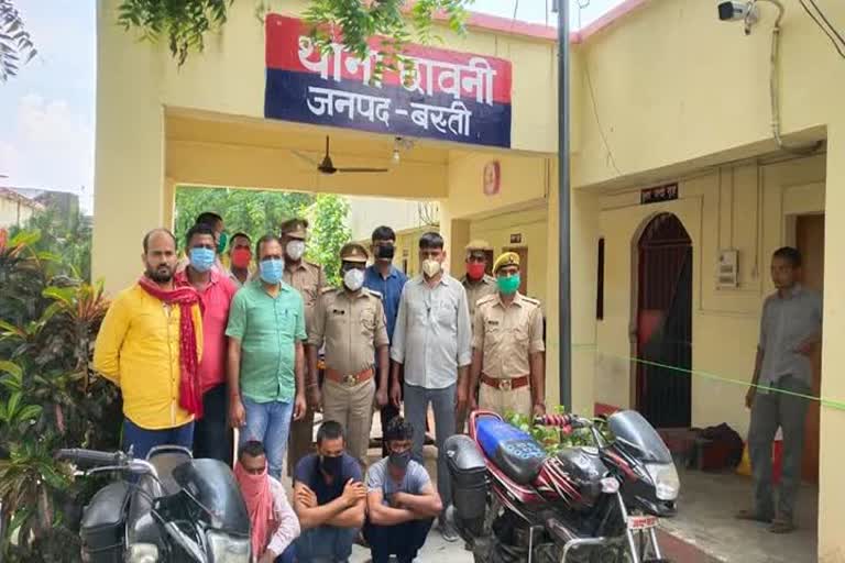 पुलिस मुठभेड़ में गिरफ्तार आरोपी