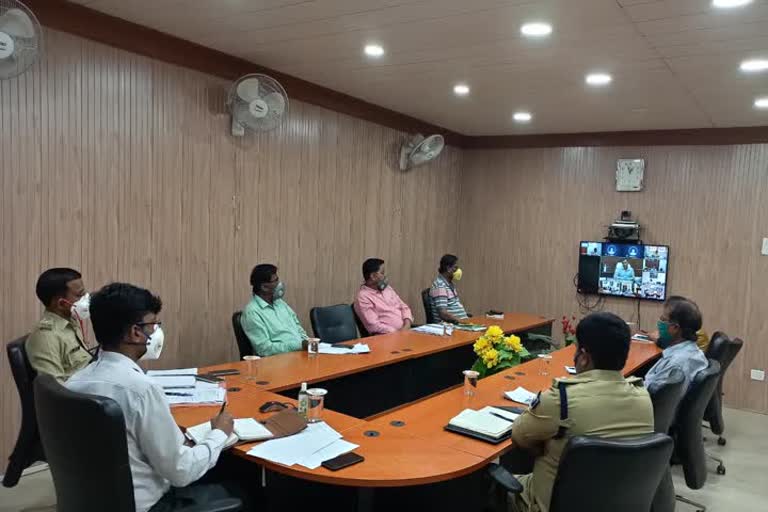 Chief Secretary holds meeting with district administration through video conferencing due to corona epidemic