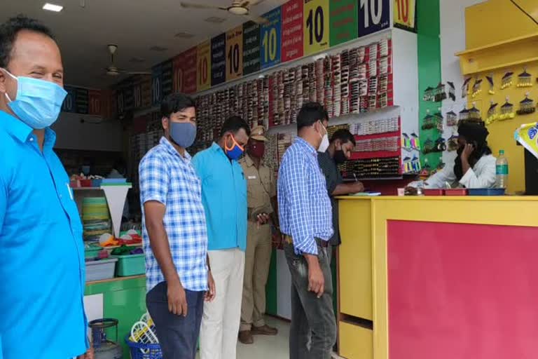 Penalties for not wearing masks in Pennagaram