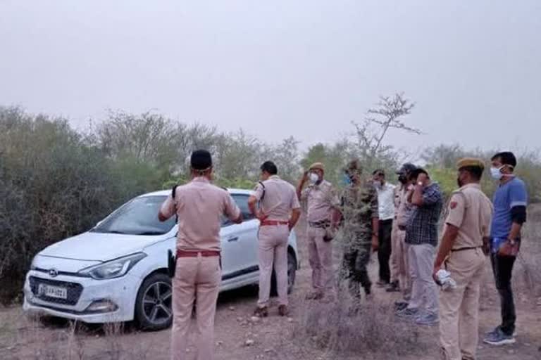 car found, breaking the blockade, bushes in nagaur