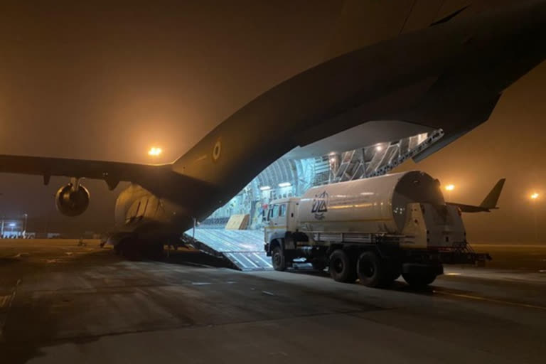 IAF Indian Air Force IAF aircraft cryogenic oxygen containers ക്രയോജനിക് ഓക്സിജൻ ടാങ്കുകൾ ഇന്ത്യൻ വ്യോമസേന വിമാനം പനഗഡ് വ്യോമസേന വിമാനം പനഗഡിൽ