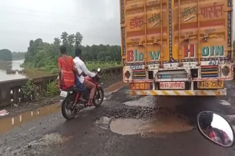  bhiwandi highway large accident point due to unrepair road in palghar