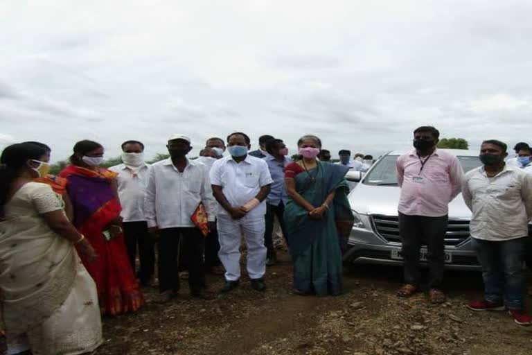 Supriya Sule inspects roads in baramati