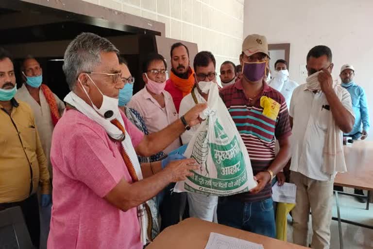 Distribution of dry ration in Hazaribagh