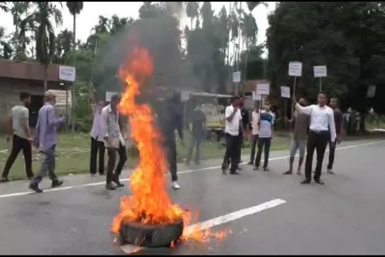  ওৰাঙত অবড়ো সুৰক্ষা সমিতিৰ উত্তাল প্ৰতিবাদ