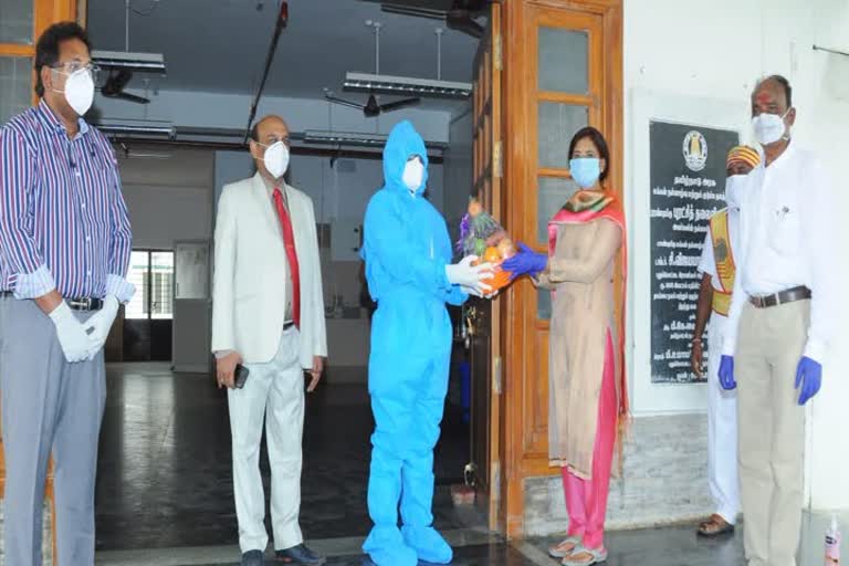 Collector Umamakeswari congratulated the doctors