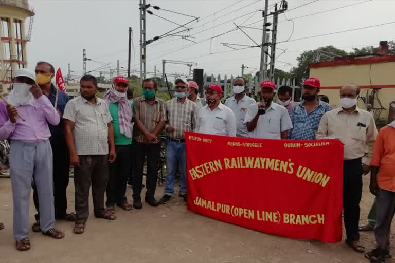 railway union organized held a meeting regarding central demands