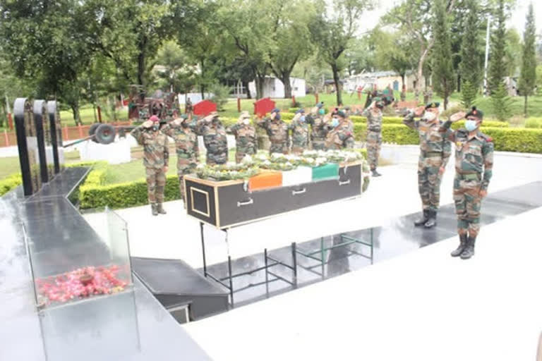 Wreath laying ceremony of Army personnel killed in ceasefire violation by Pak held in J-K's Nowshera