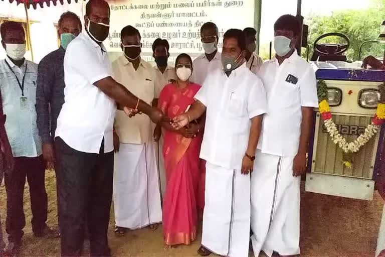 5 லட்சம் மானியத்தில் டிராக்டரை கும்மிடிப்பூண்டி தொகுதி எம்எல்ஏ விஜயகுமார் வழங்கினார்