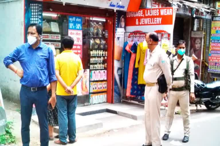 SDM raids two shops in Dhanbad