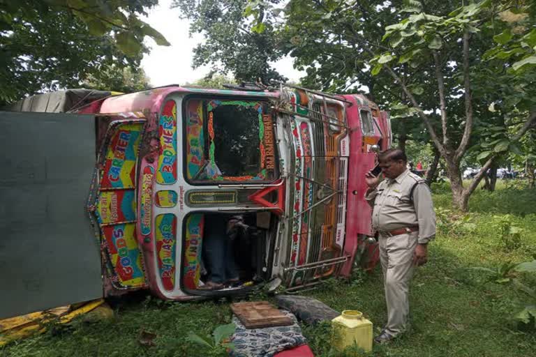 आष्टा-कन्नौद राजमार्ग पर भीषण हादसा