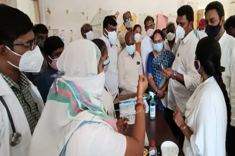 Mayor Manohar Naidu inspected Gorantla vaccination center