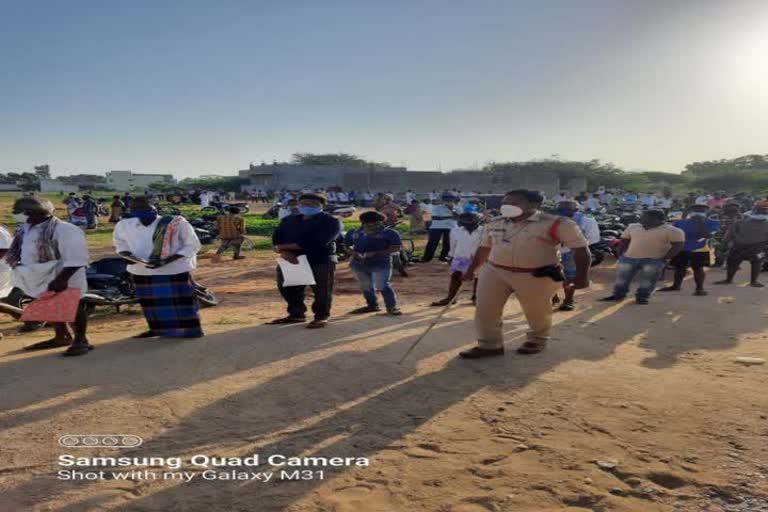 long line for aadhar link at ananthapur