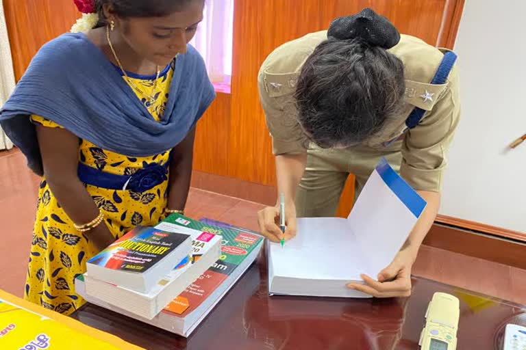 Sp Deepa kanikar helps to school girl