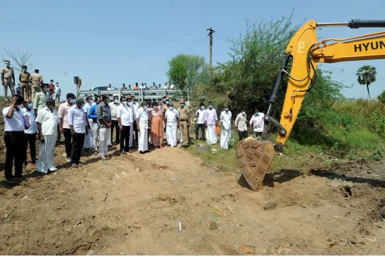 தூர்வாரும் பணி