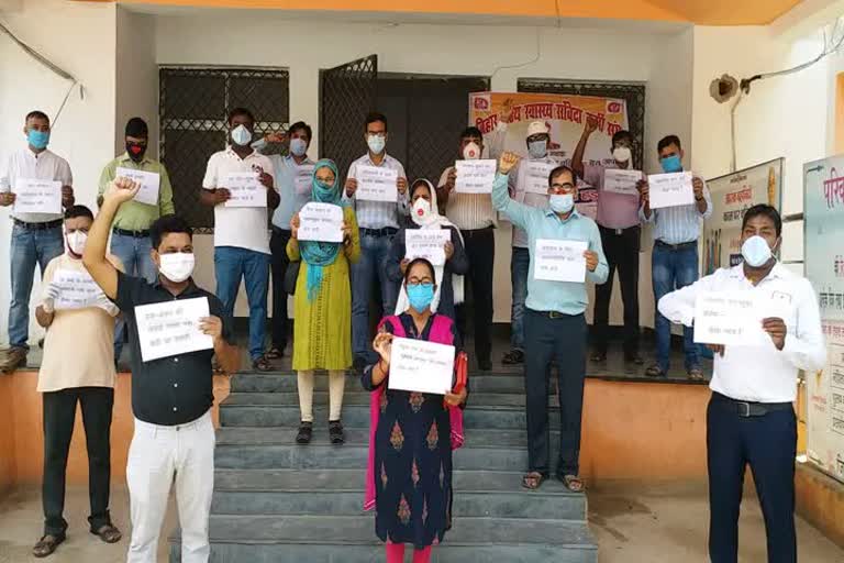 Contract health workers start indefinite strike on 17-point demands in nawada